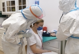 Galeria | WUMed | COVID - Zajęcia praktyczne na pielęgniarstwie | Zdjęcie: 10