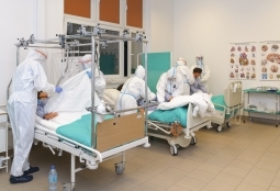 Galeria | WUMed | COVID - Zajęcia praktyczne na pielęgniarstwie | Zdjęcie: 15