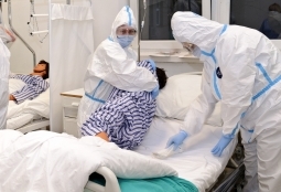 Galeria | WUMed | COVID - Zajęcia praktyczne na pielęgniarstwie | Zdjęcie: 17