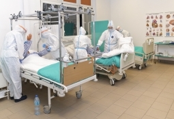 Galeria | WUMed | COVID - Zajęcia praktyczne na pielęgniarstwie | Zdjęcie: 14