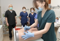 Galeria | WUMed | COVID - Zajęcia praktyczne na pielęgniarstwie | Zdjęcie: 28