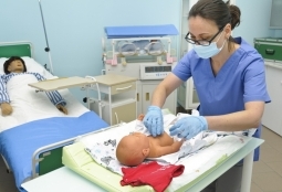Galeria | WUMed | COVID - Zajęcia praktyczne na pielęgniarstwie | Zdjęcie: 31