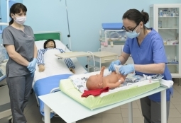 Galeria | WUMed | COVID - Zajęcia praktyczne na pielęgniarstwie | Zdjęcie: 32