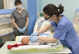Galeria | WUMed | COVID - Zajęcia praktyczne na pielęgniarstwie | Zdjęcie: 33