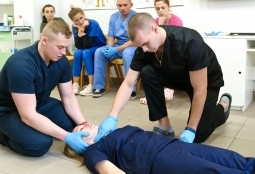 Galeria | WUMed | Ćwiczenia studentów ratownictwa medycznego | Zdjęcie: 9