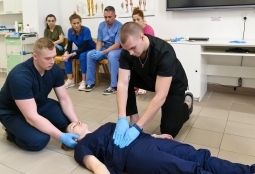 Galeria | WUMed | Ćwiczenia studentów ratownictwa medycznego | Zdjęcie: 10