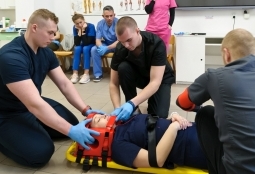 Galeria | WUMed | Ćwiczenia studentów ratownictwa medycznego | Zdjęcie: 1