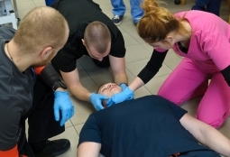 Galeria | WUMed | Ćwiczenia studentów ratownictwa medycznego | Zdjęcie: 22