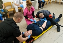 Galeria | WUMed | Ćwiczenia studentów ratownictwa medycznego | Zdjęcie: 24