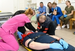 Galeria | WUMed | Ćwiczenia studentów ratownictwa medycznego | Zdjęcie: 25