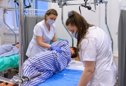 Galeria | WUMed | Ćwiczenia w pracowniach pielęgniarstwa | Zdjęcie: 2
