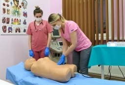 Galeria | WUMed | Ćwiczenia w pracowniach pielęgniarstwa | Zdjęcie: 38