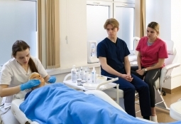 Galeria | WUMed | Zaawansowane techniki peeling'u - warsztaty dla studentów kosmetologii | Zdjęcie: 2