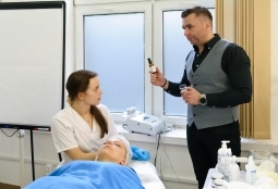 Galeria | WUMed | Zaawansowane techniki peeling'u - warsztaty dla studentów kosmetologii | Zdjęcie: 6