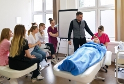 Galeria | WUMed | Zaawansowane techniki peeling'u - warsztaty dla studentów kosmetologii | Zdjęcie: 15