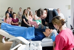 Galeria | WUMed | Zaawansowane techniki peeling'u - warsztaty dla studentów kosmetologii | Zdjęcie: 21