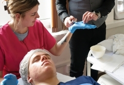 Galeria | WUMed | Zaawansowane techniki peeling'u - warsztaty dla studentów kosmetologii | Zdjęcie: 49