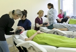 Galeria | WUMed | Techniki przeciwstarzeniowe - warsztaty dla studentów kosmetologii | Zdjęcie: 3