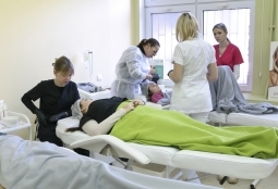 Galeria | WUMed | Techniki przeciwstarzeniowe - warsztaty dla studentów kosmetologii | Zdjęcie: 7