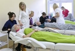 Galeria | WUMed | Techniki przeciwstarzeniowe - warsztaty dla studentów kosmetologii | Zdjęcie: 12