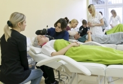 Galeria | WUMed | Techniki przeciwstarzeniowe - warsztaty dla studentów kosmetologii | Zdjęcie: 27